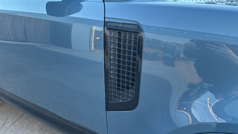 Land Rover Defender 3.0 D250 X-Dynamic SE 90 3dr Auto Diesel Estate